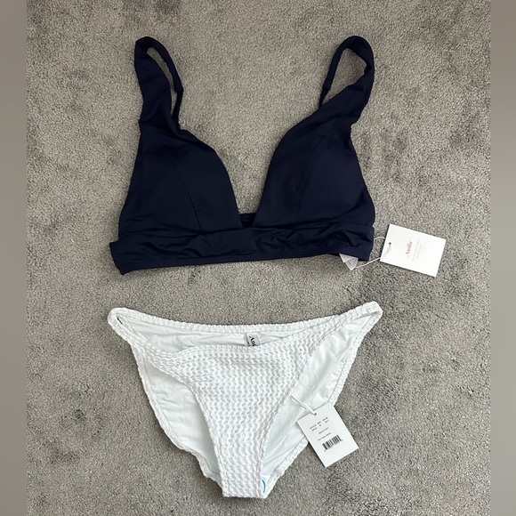 Andie Swim Bikini Belize Top in Navy and Tropez Bottom in White Size Medium - Picture 1 of 4